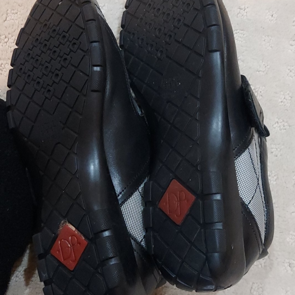 Walking Shoes - image 6